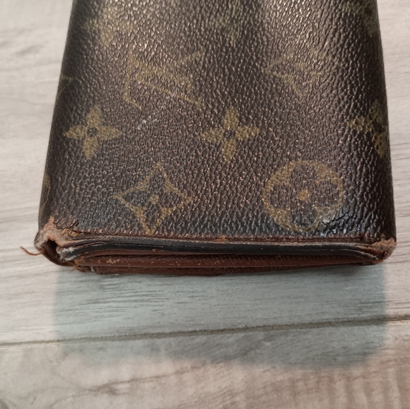 Louis Vuitton Sarah Leather Wallet - Picture 5 of 14